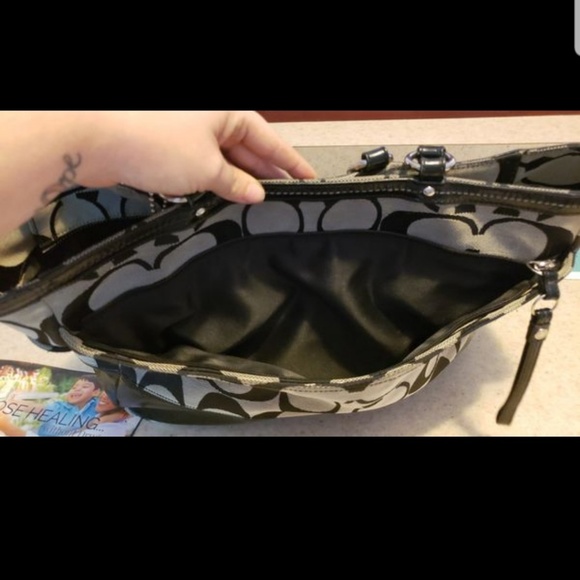 Large Coach purse - Picture 3 of 3